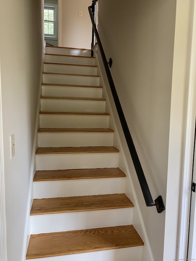 18 Depietro Dr, East Hartford, CT 06118 - view of stairs