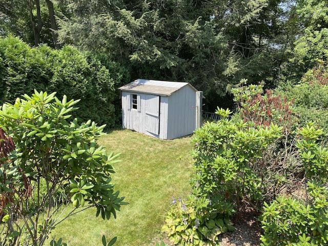 18 Depietro Dr, East Hartford, CT 06118 - view of grassy yard featuring a shed