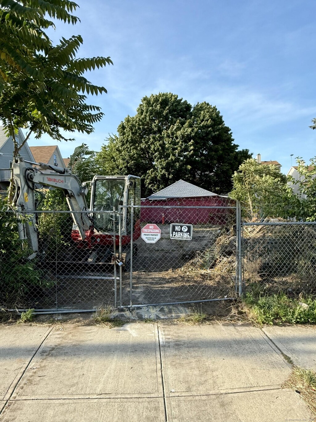 445 Nichols St, Bridgeport, CT 06608 - photo 1