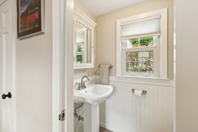 10 Craigmoor Rd, West Hartford, CT 06107 - half bathroom with a wainscoted wall