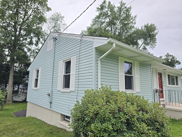 1190 Meriden Rd, Waterbury, CT 06705 - view of property exterior with a lawn