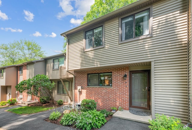 14 Conestoga Way Unit 14, Glastonbury, CT 06033 - townhome / multi-family property with brick siding