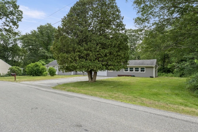 29 Cheney Rd, Pomfret, CT 06259 - view of front of home featuring a front yard and driveway