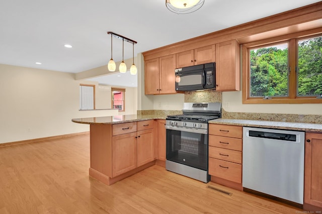 170 Scantic Meadow Rd, South Windsor, CT 06074 - kitchen with appliances with stainless steel finishes, a peninsula, light wood finished floors, pendant lighting, and recessed lighting