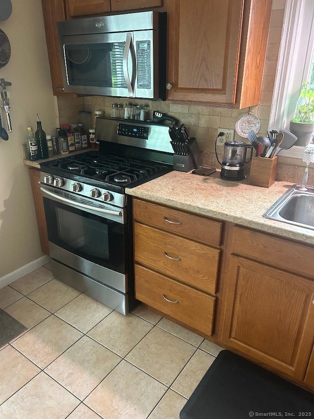 330 Dogburn Ln, Orange, CT 06477 - kitchen featuring stainless steel appliances, backsplash, and light tile patterned flooring