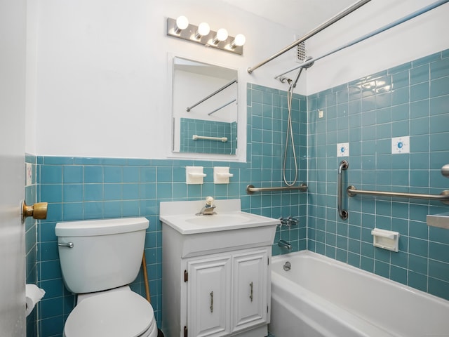 2600 Park Ave Unit 6H, Bridgeport, CT 06604 - full bathroom featuring tile walls, vanity, bathtub / shower combination, and a wainscoted wall