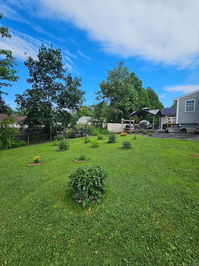 293 Torringford W St, Torrington, CT 06790 - view of yard