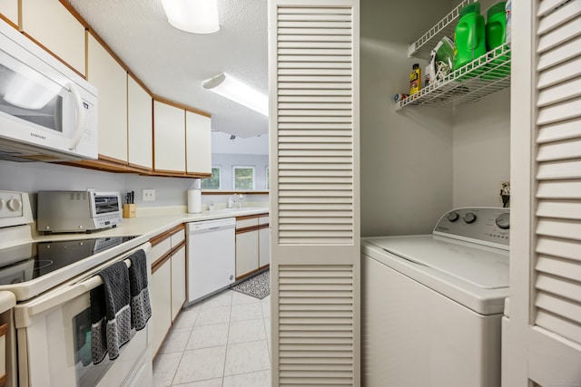 289 Carriage Crossing Ln Unit 289, Middletown, CT 06457 - laundry room with washer / dryer and light tile patterned floors