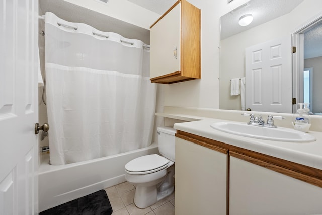 289 Carriage Crossing Ln Unit 289, Middletown, CT 06457 - bathroom with tile patterned floors, vanity, and shower / bath combo with shower curtain