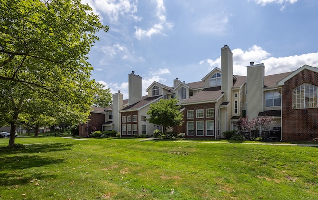 289 Carriage Crossing Ln Unit 289, Middletown, CT 06457 - back of house with a yard, a residential view, and brick siding