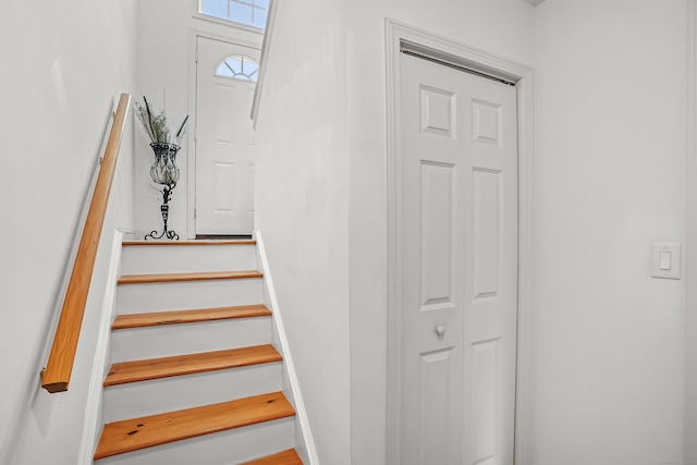 4 Russo Ter, New Haven, CT 06513 - view of stairway