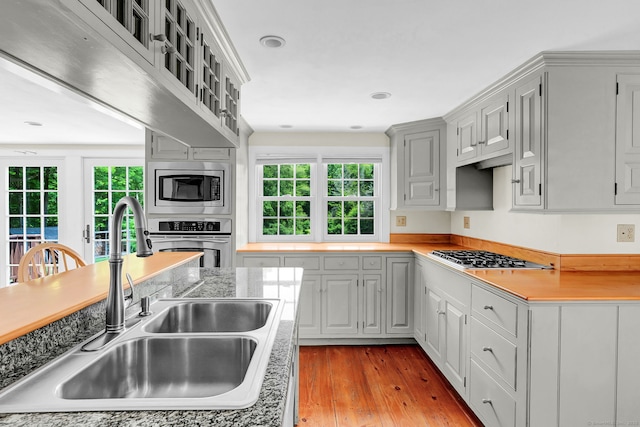 795 Rte 148, Killingworth, CT 06419 - kitchen featuring appliances with stainless steel finishes, plenty of natural light, light wood-style floors, light countertops, and recessed lighting