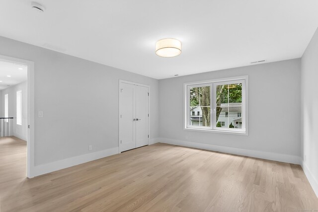 92 Westwood Rd, Fairfield, CT 06825 - empty room featuring light wood-style flooring and a smoke detector