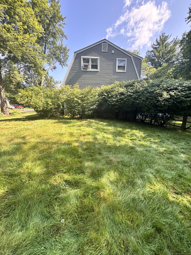 8 Juniper Rd, Windsor, CT 06095 - view of side of property featuring a gambrel roof and a yard