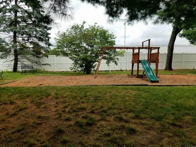 31 High St Apt 11206, East Hartford, CT 06118 - view of communal playground
