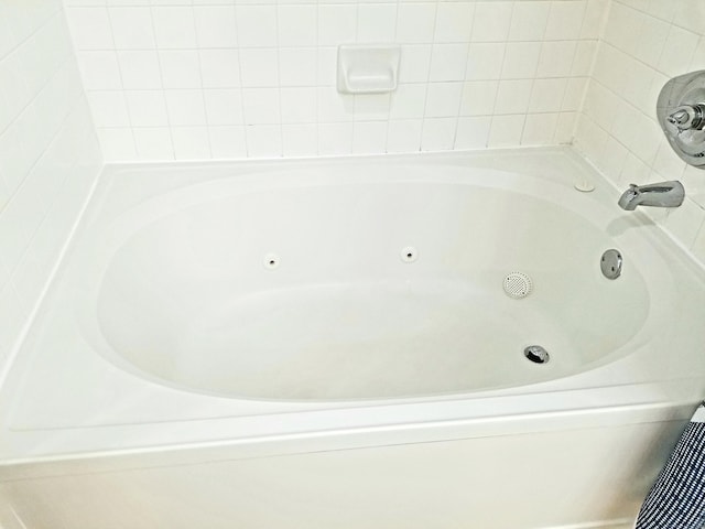 31 High St Apt 11206, East Hartford, CT 06118 - full bathroom with a tub with jets