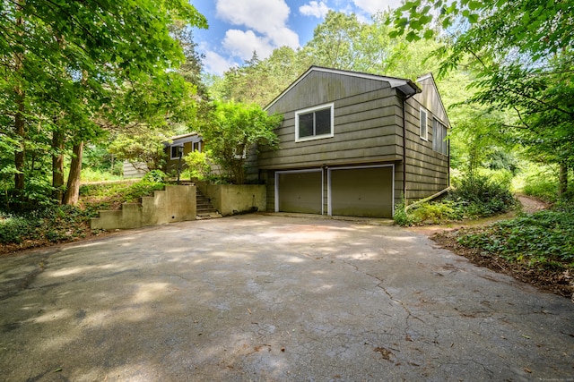 27 Tuttle Ct, Bethany, CT 06524 - garage with driveway
