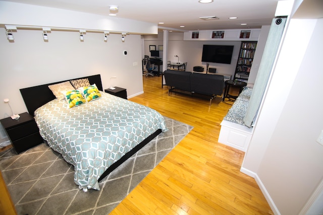625 Lakeview Rd, Orange, CT 06477 - bedroom featuring wood finished floors and recessed lighting