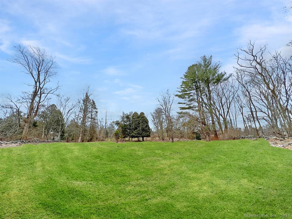 180 Catamount Rd, Fairfield, CT 06824 - photo 2