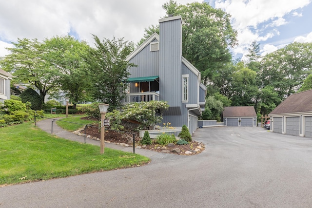 512 Heritage Vlg Unit B, Southbury, CT 06488 - view of front of house with a front yard and a chimney