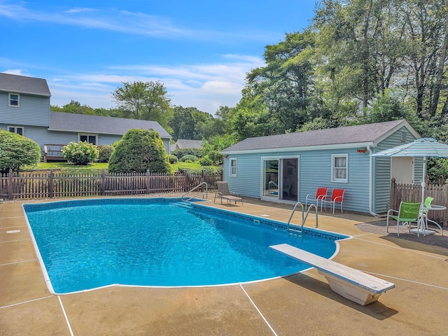 21 Briarcliffe Trl, Old Saybrook, CT 06475 - view of pool with a patio and a diving board