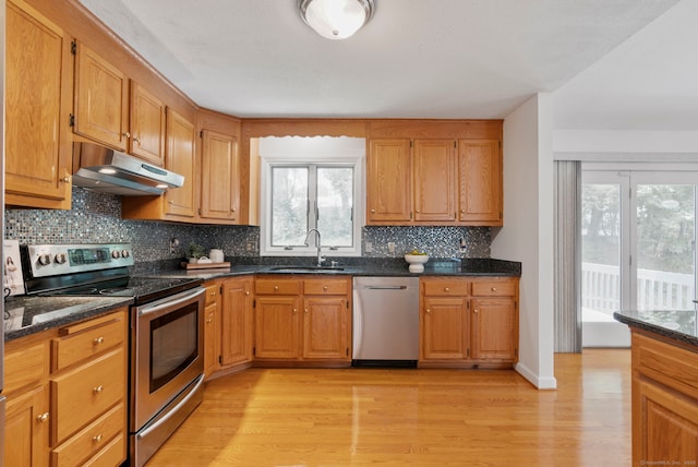 120 Plank Hill Rd, Simsbury, CT 06070 - kitchen featuring stainless steel appliances, under cabinet range hood, light wood-type flooring, tasteful backsplash, and dark stone countertops