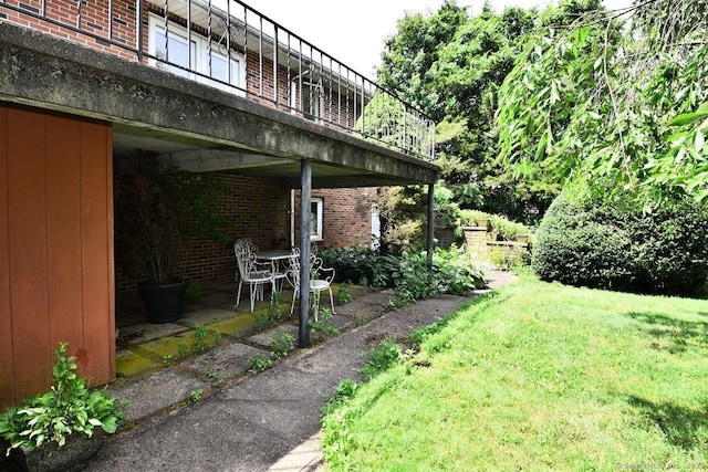 400 Williams Rd, Wallingford, CT 06492 - view of grassy yard featuring a patio area and a wooden deck