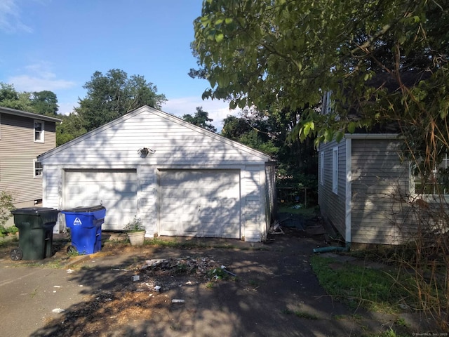 142 S Center St, Windsor Locks, CT 06096 - view of detached garage