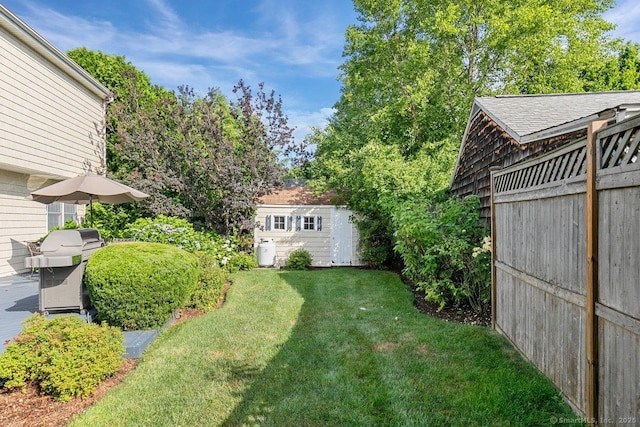 6 Tonetta Cir, Norwalk, CT 06855 - view of yard featuring an outdoor structure