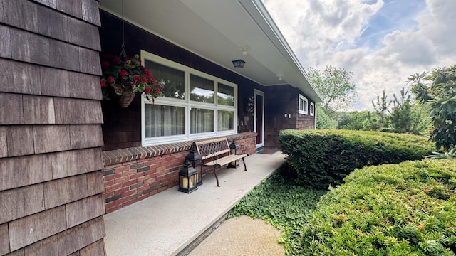 70 River Rd, Preston, CT 06365 - view of porch