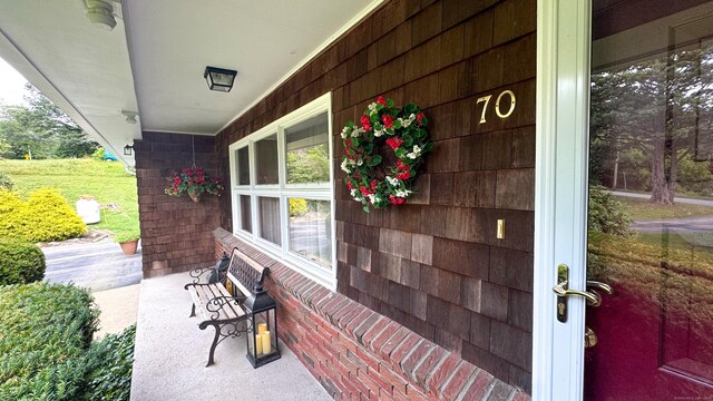 70 River Rd, Preston, CT 06365 - view of covered porch