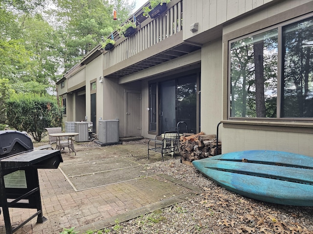 29 Great Meadow Ln Unit 29, Farmington, CT 06001 - patio / terrace with outdoor dining area and a patio