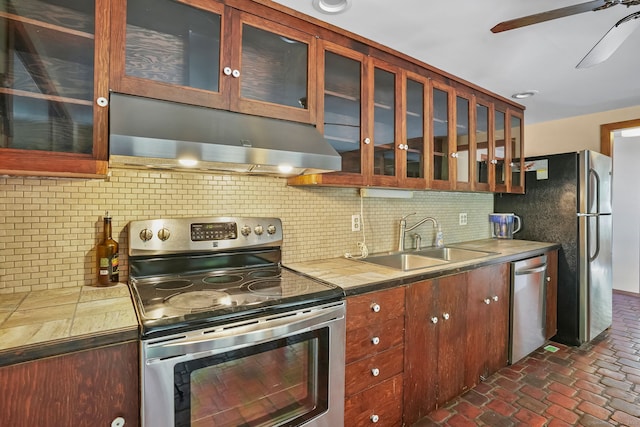 12 Sage Rd, Danbury, CT 06810 - kitchen with stainless steel appliances, under cabinet range hood, ceiling fan, and backsplash