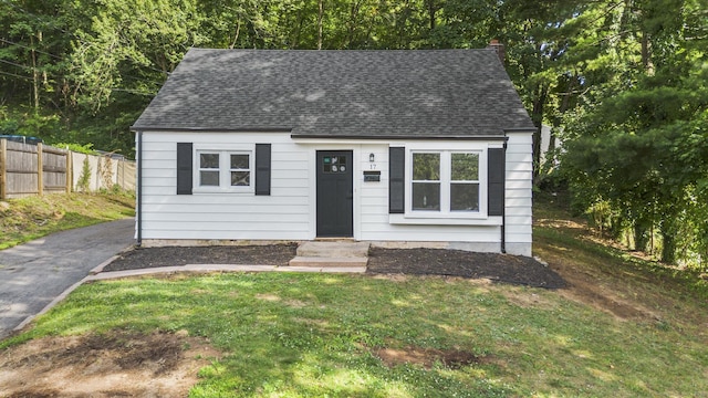 17 Norwood Rd, New Haven, CT 06513 - new england style home with a shingled roof and driveway