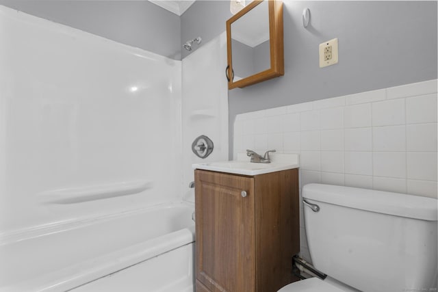 17 Norwood Rd, New Haven, CT 06513 - full bathroom with vanity, tile walls, bathtub / shower combination, wainscoting, and crown molding