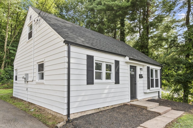 17 Norwood Rd, New Haven, CT 06513 - view of front facade featuring roof with shingles