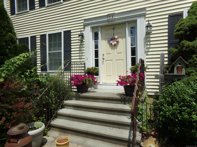 26 Julia Ln, Thomaston, CT 06787 - property entrance