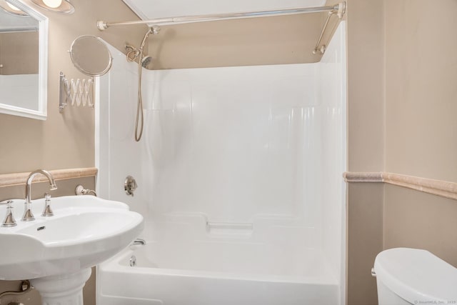 17 Walden Ave, New London, CT 06320 - full bath featuring shower / tub combination and toilet