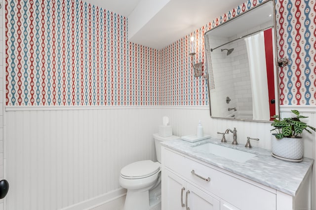 10 Pine Brook Ln Unit 10, Darien, CT 06820 - full bathroom featuring vanity, wainscoting, wallpapered walls, and shower / bathtub combination with curtain