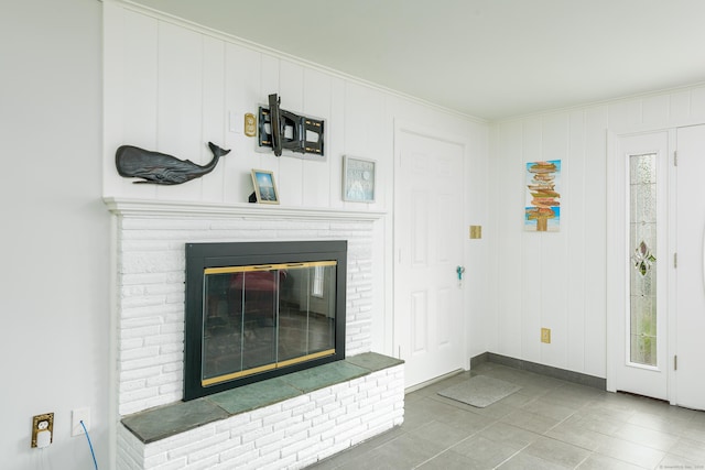 92 Grove Beach Rd S, Westbrook, CT 06498 - detailed view of a brick fireplace and crown molding