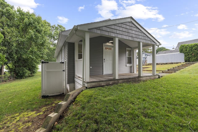 5 Fuller Ct, East Lyme, CT 06357 - view of front of house with a front lawn and a porch