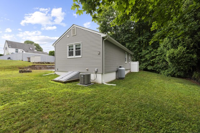 5 Fuller Ct, East Lyme, CT 06357 - view of side of home featuring a cooling unit
