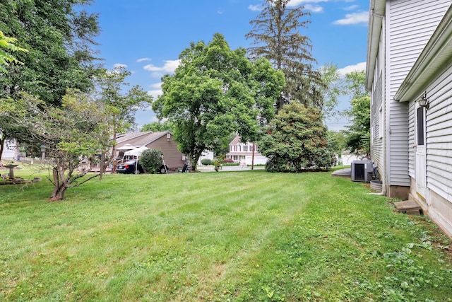 46 W St, Shelton, CT 06484 - view of green lawn