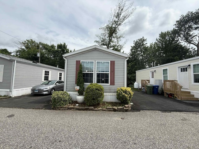 441 Main St Lot 1005, East Hartford, CT 06111 - manufactured / mobile home with driveway