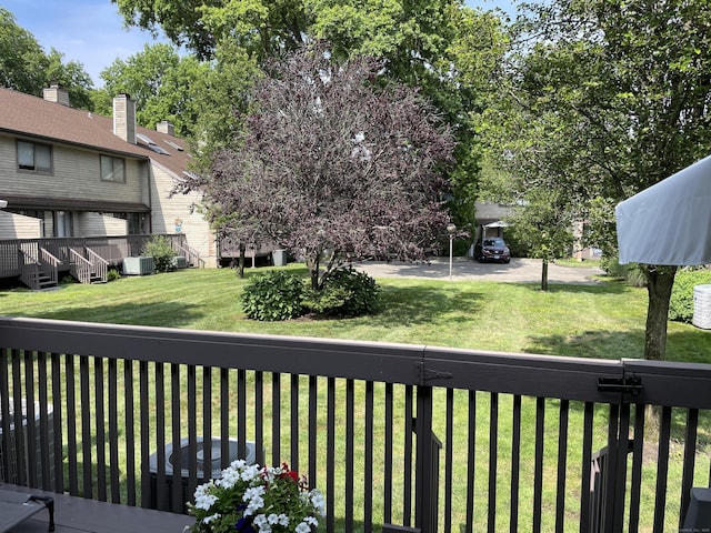2289 Bedford St Unit A6, Stamford, CT 06905 - wooden deck with a lawn