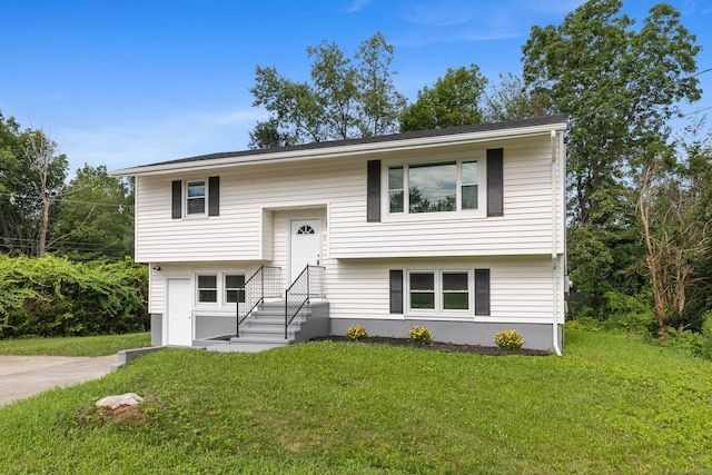 231 Lincolndale Dr, Waterbury, CT 06704 - split foyer home featuring a front lawn
