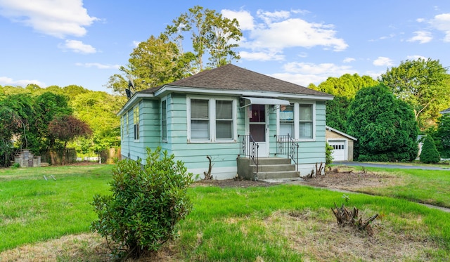 205 Old Norwich Rd, Waterford, CT 06375 - view of front facade with a front yard and roof with shingles
