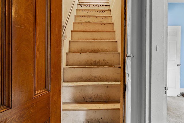 173 Euclid St W, Hartford, CT 06112 - view of stairs