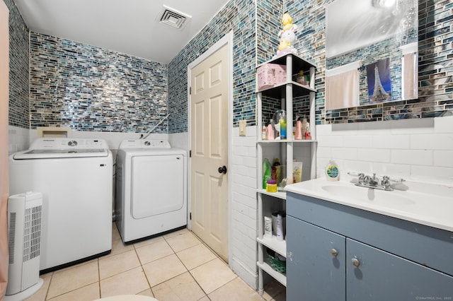 28 W High St, New London, CT 06320 - laundry area featuring tile walls, independent washer and dryer, and light tile patterned floors