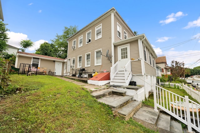 28 W High St, New London, CT 06320 - back of house